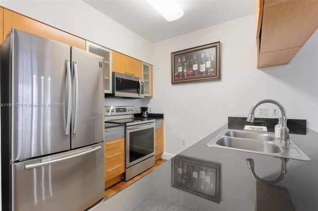 Building Photo - 1750 N Bayshore Dr