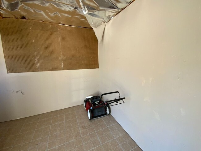Building Photo - 4 Bedroom with Office Single Story Home Av...