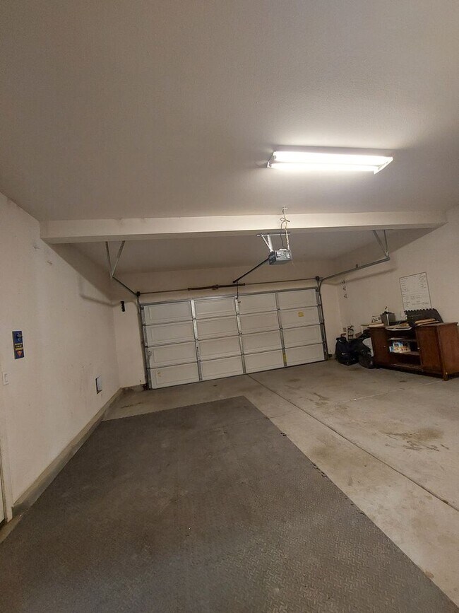 Building Photo - Beautiful townhouse in Ontario-CALL FOR OUR MOVE-IN SPEACIAL