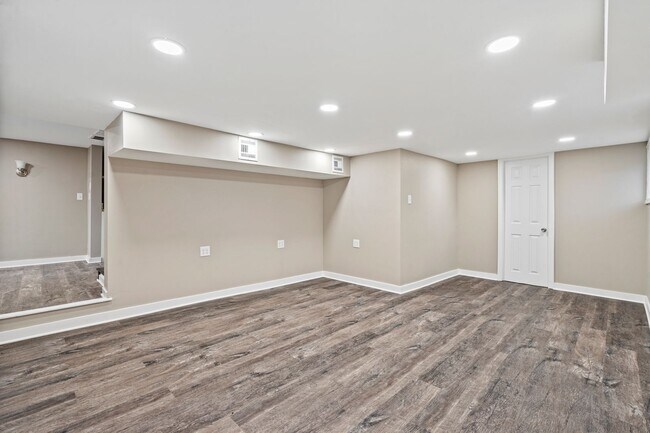 Building Photo - Recently Renovated 4 Bedroom Home in Swissvale - Available in March