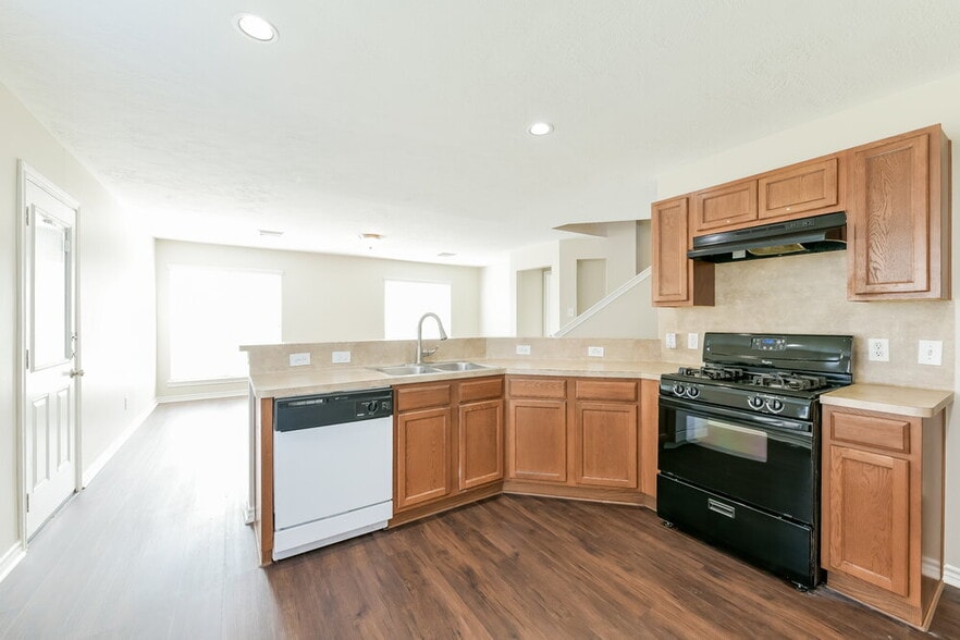 Building Photo - 19811 Lindenwick Ct