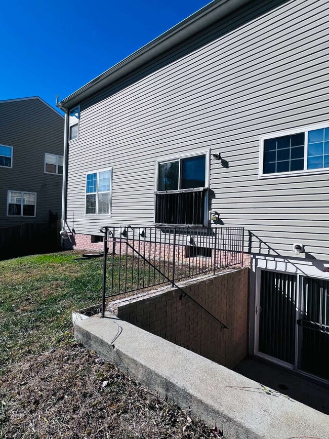 Building Photo - Move-in Special: HALF OFF off of the first month's rent! Stunning 4-5 Bedroom Home for Rent in En...