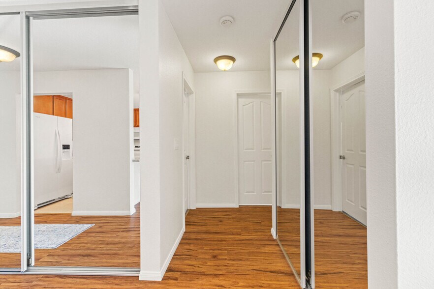 Building Photo - 3030 Suncrest Dr