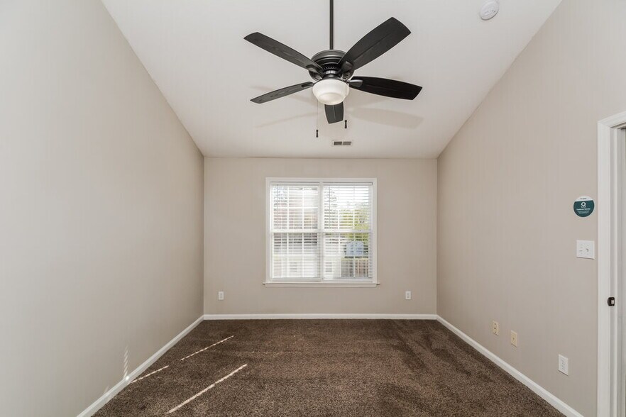 Building Photo - 313 Alder Ln