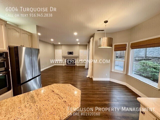 Building Photo - 6004 Turquoise Dr