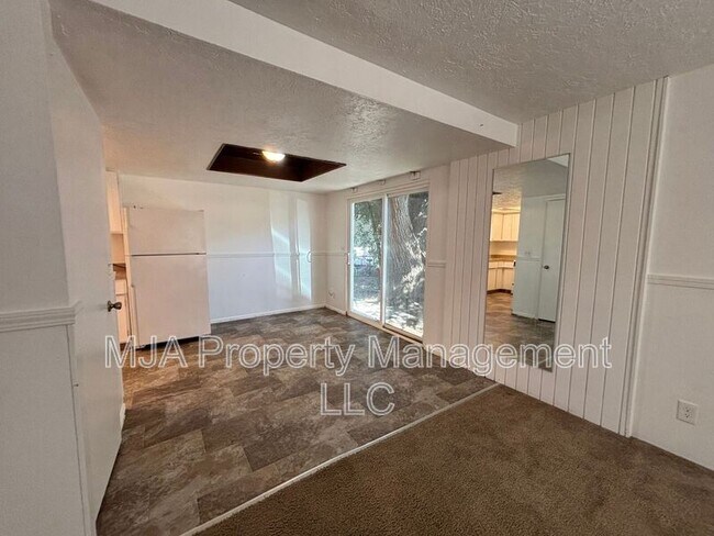Building Photo - 814 15th St