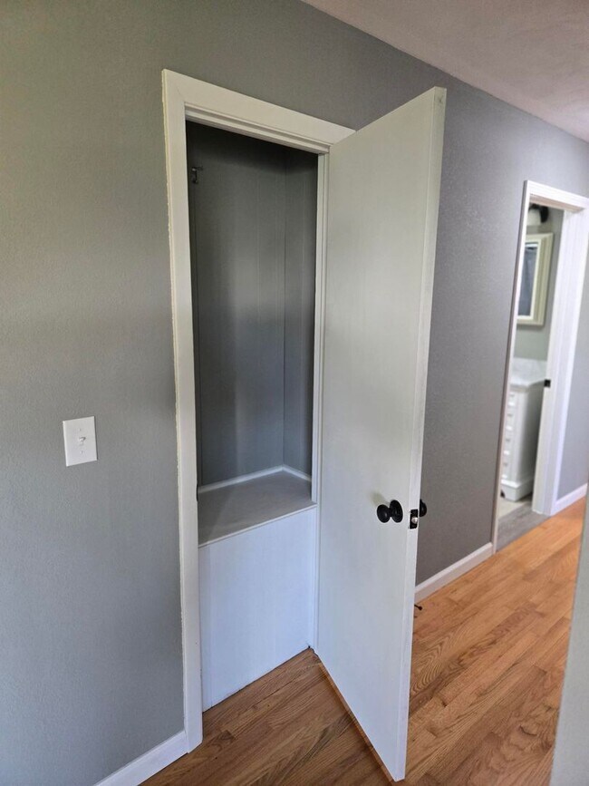 Building Photo - Charming 3-Bedroom Brick Home in Town – Newly Remodeled!