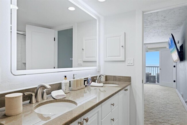 Building Photo - 4401 Gulf of Mexico Dr