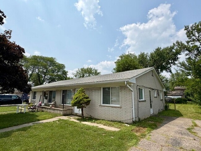 Building Photo - 212 Arcola St