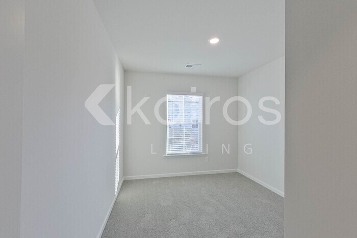 Building Photo - 2185 Banyan Cir