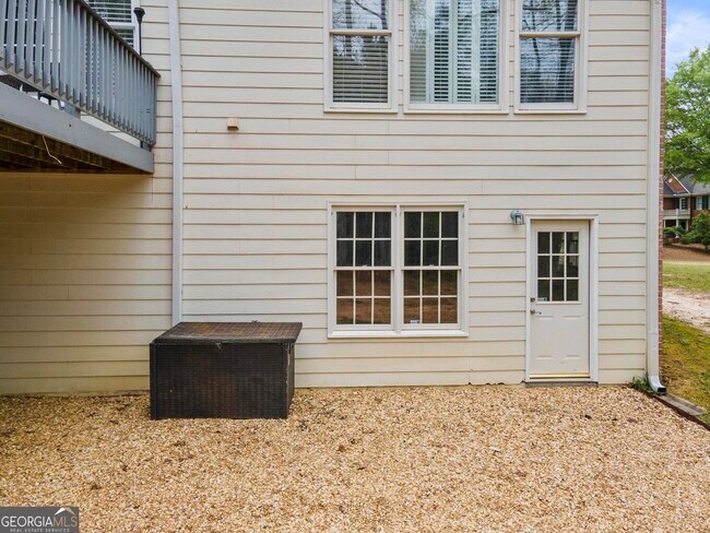 Building Photo - 115 Sutton Ct