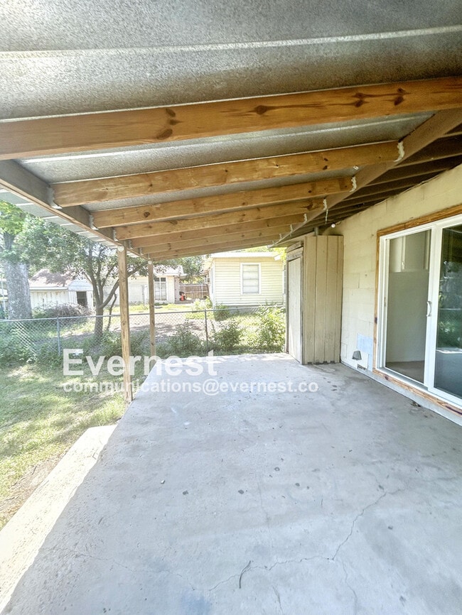 Building Photo - 618 Pilgrim Dr