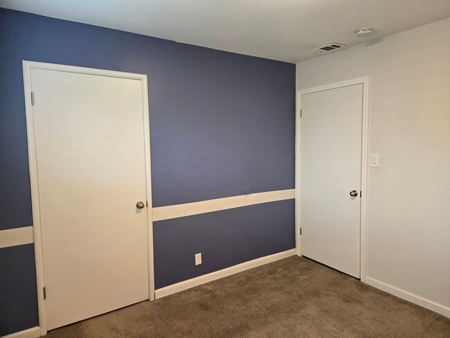 Building Photo - Beautifully Updated 3 Bed, 2 Bath House
