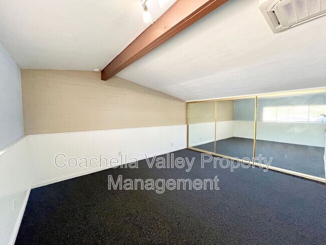 Building Photo - 1680 E Mesquite Ave