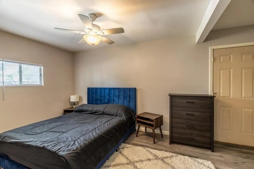 Building Photo - 463 Sprucewood Ln