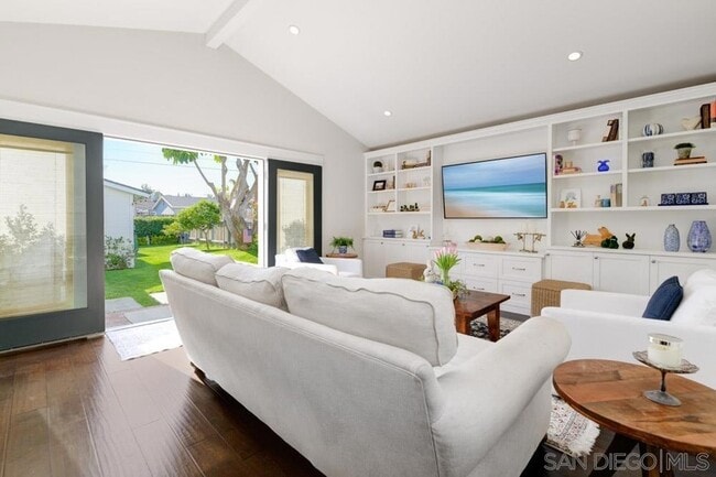 Building Photo - 455 J Ave