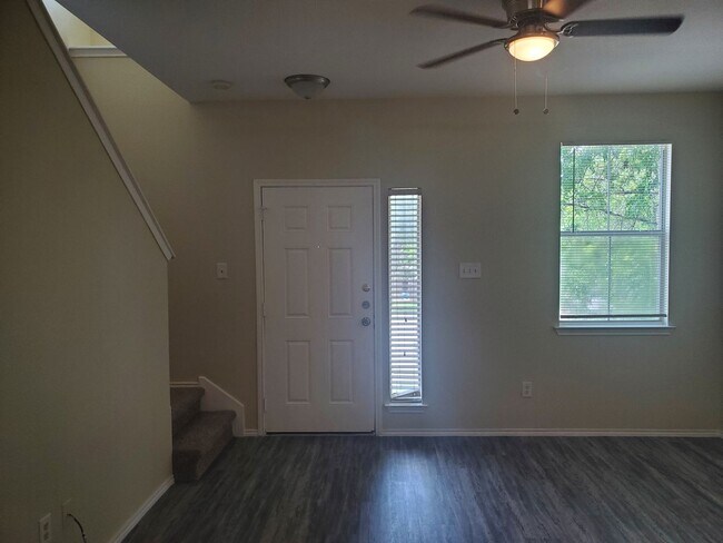 Building Photo - 14001 Cambourne Dr