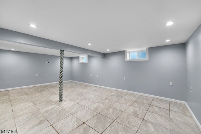 Building Photo - 12 Roosevelt Ave