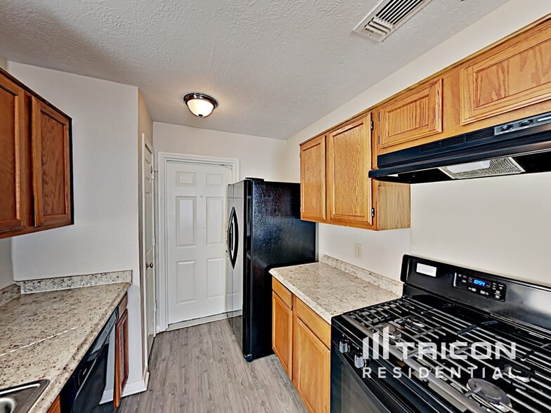 Building Photo - 3415 Sandbrook Dr