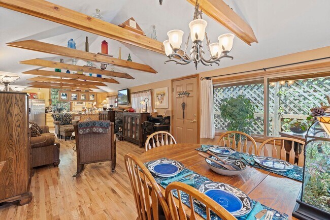 Building Photo - Cozy Green Mountain Falls Cottage