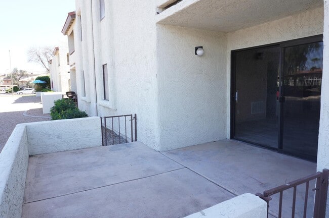 Building Photo - 10444 N 69th St