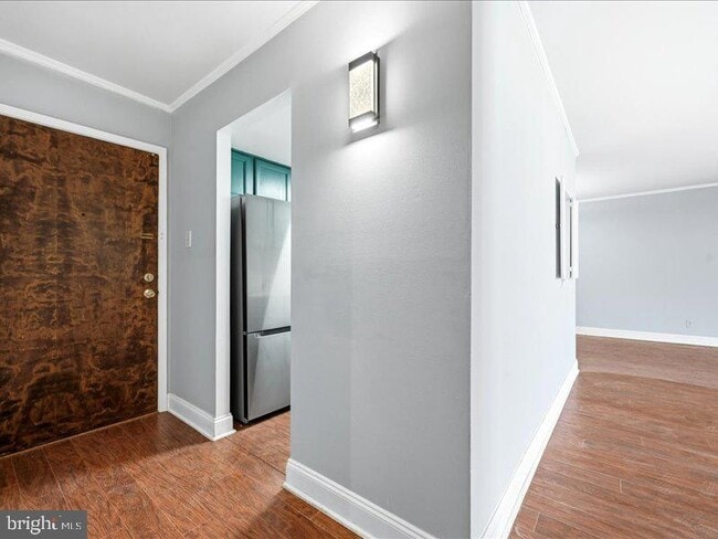 Building Photo - 421 Drummers Ln