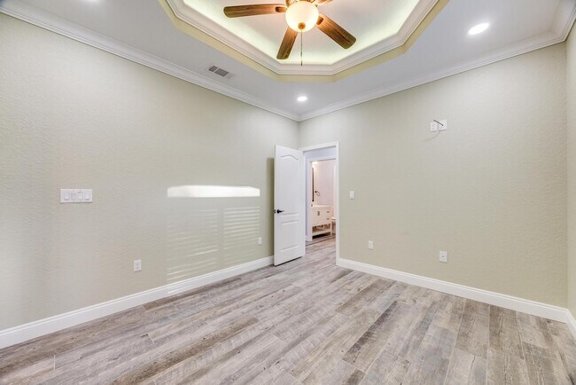 Building Photo - 1148 Sioux Cir