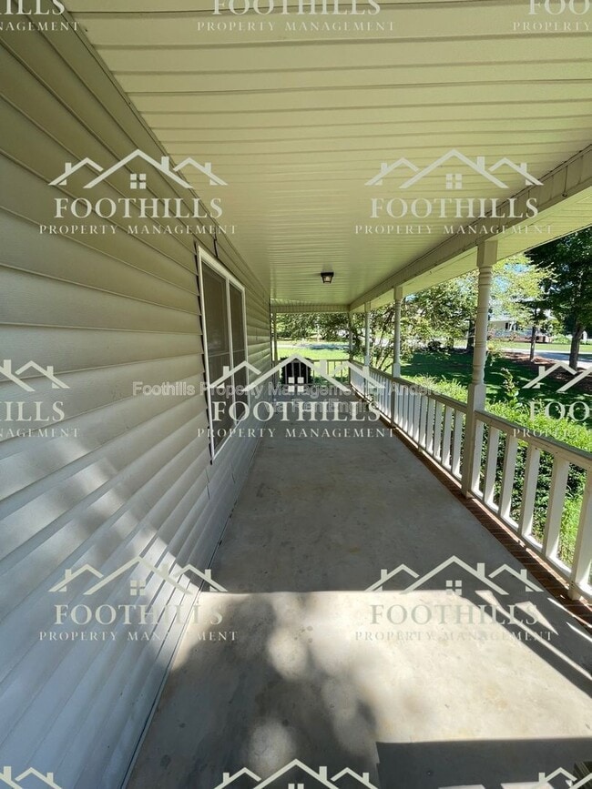Building Photo - 214 Keithwood Dr