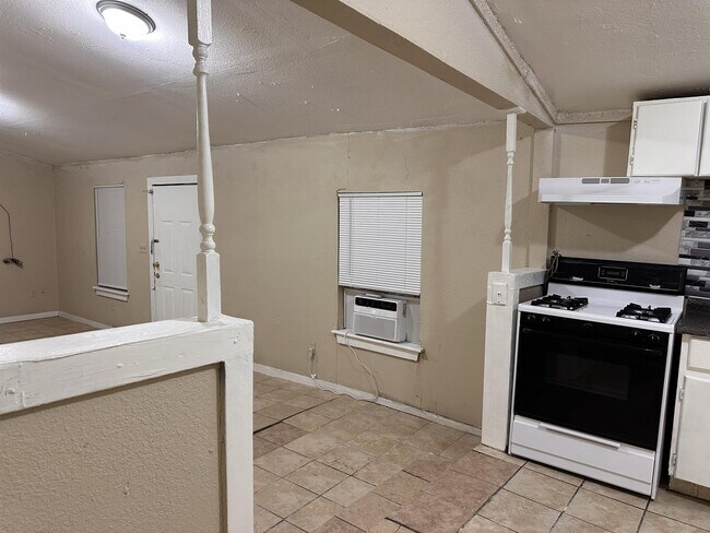 Building Photo - 601 Cantrell Dr