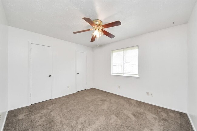 Building Photo - 13610 Piney Oaks Dr