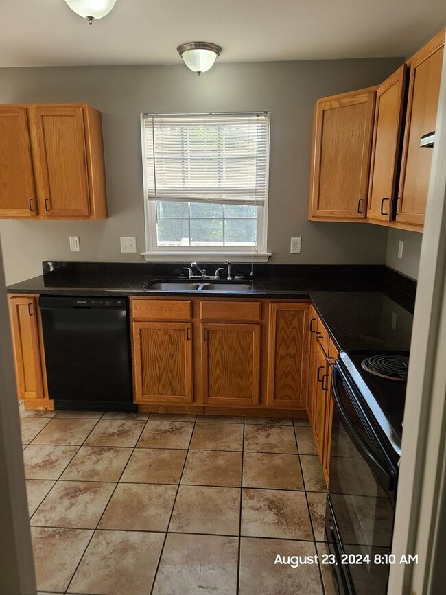 Building Photo - 3 Bedroom Townhouse For Rent in Waynesboro