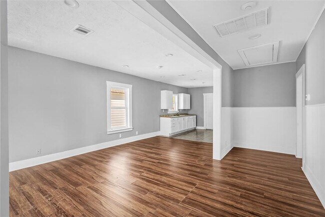 Building Photo - 3409 Polk St