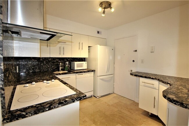 Building Photo - 5161 Collins Ave