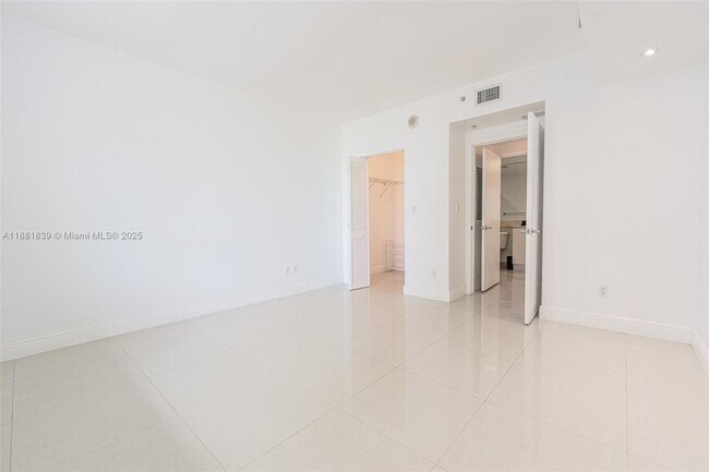 Building Photo - 335 S Biscayne Blvd