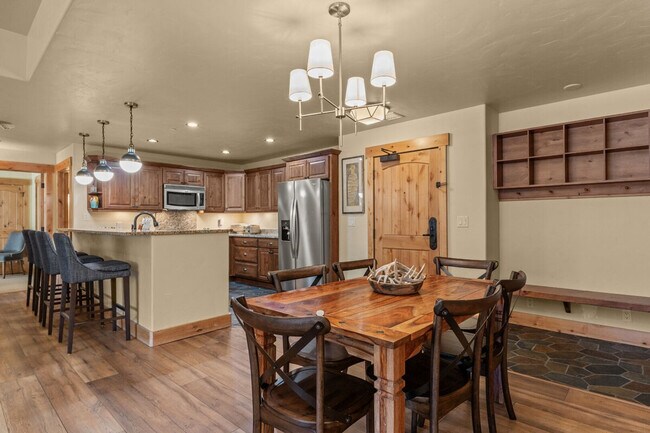 Building Photo - 2900 Blackhawk Ct
