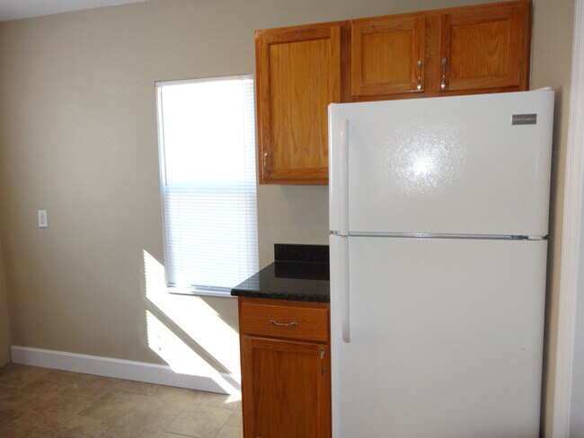 Building Photo - Three Bedrooms One Bathroom with Shaded Porch