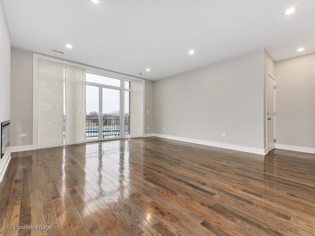 Building Photo - 6109 N Elston Ave