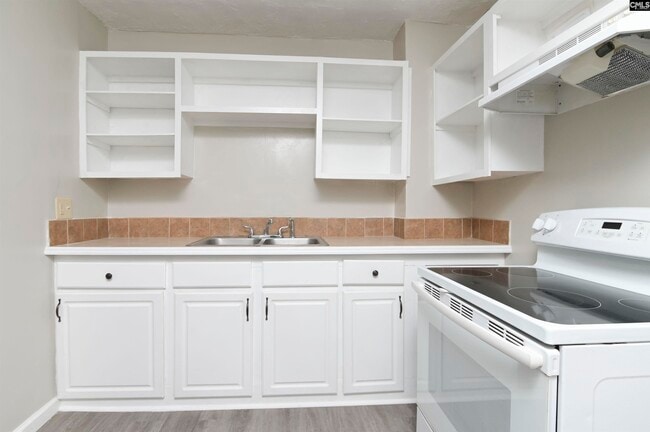 Building Photo - 706 Westside Dr