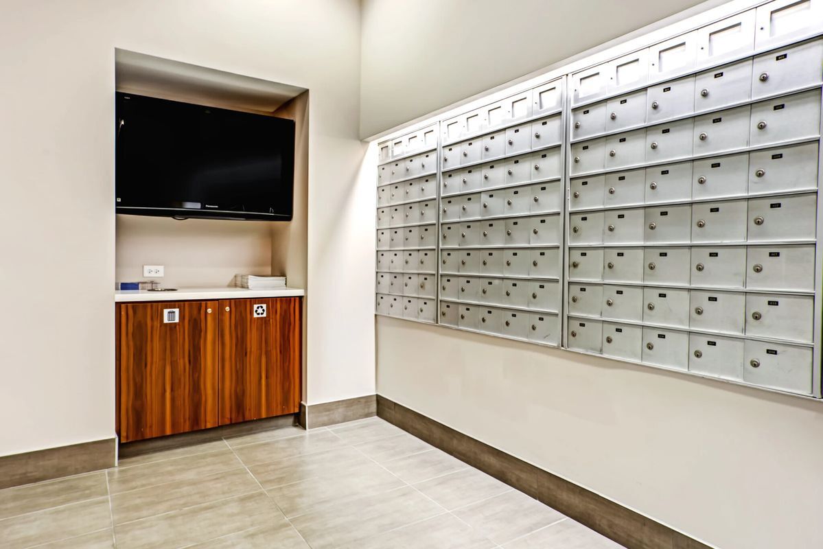 Building Photo - 2555 N Clark St