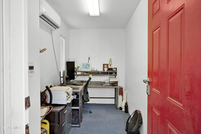 Building Photo - 4200 Camelot Heights Dr