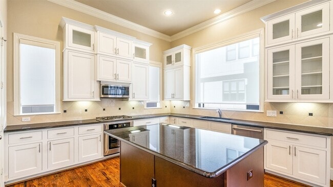 Building Photo - 2191 Helsminster Dr