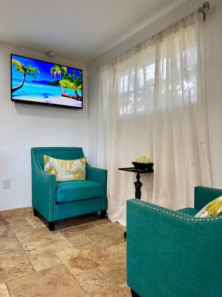 Building Photo - 2542 Monroe St