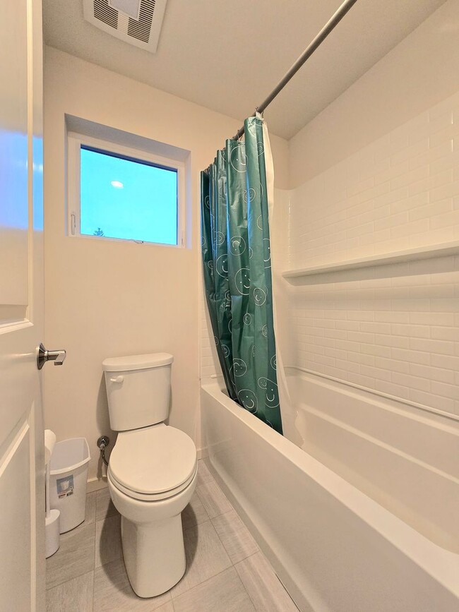 Building Photo - 4 Bedroom Home in Monroe Available Now!