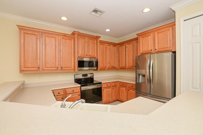 Building Photo - 7033 Willow Pine Way