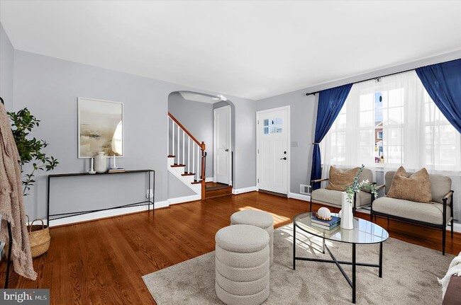 Building Photo - 312 Small Ct