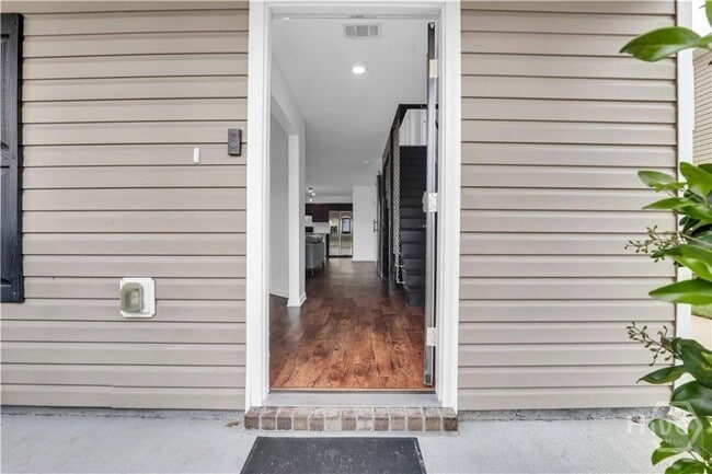 Building Photo - 116 Ristona Dr