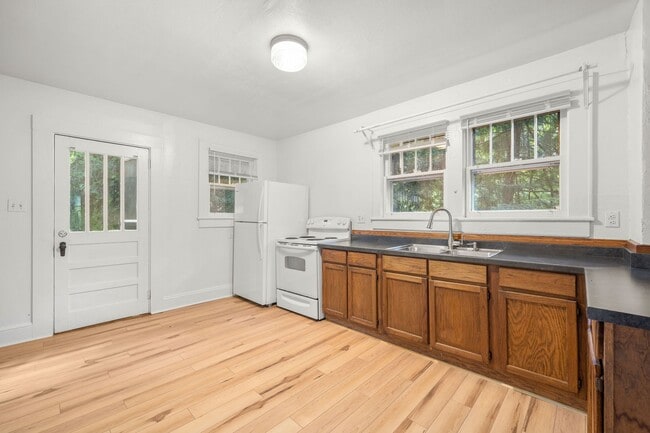 Building Photo - Charming Kenilworth Home