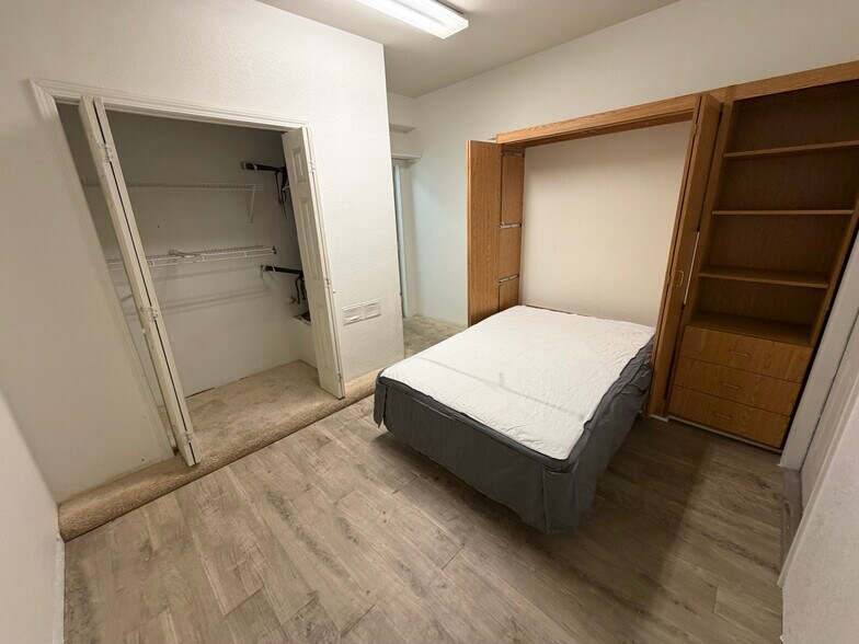 Building Photo - 2975 Bluegrass Ln