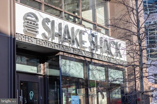 Building Photo - 4141 Henderson Rd