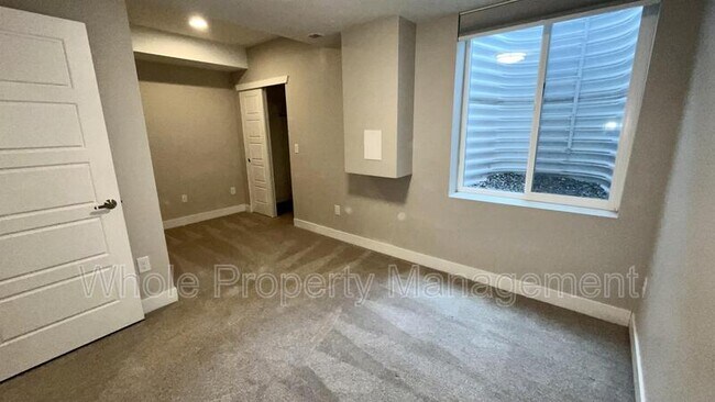 Building Photo - 2870 W Parkside Pl